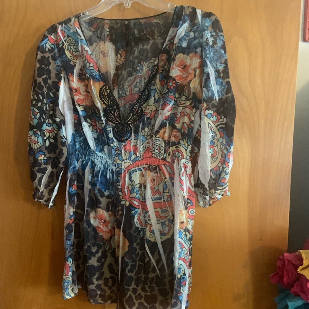 Pretty top. Barely worn.